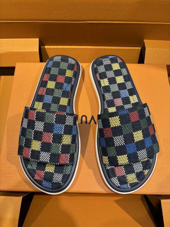 Picture of Louis Vuitton Slippers _SKULVsz38-46hnh0726917